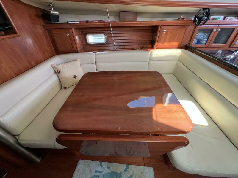 2011 Hunter 39