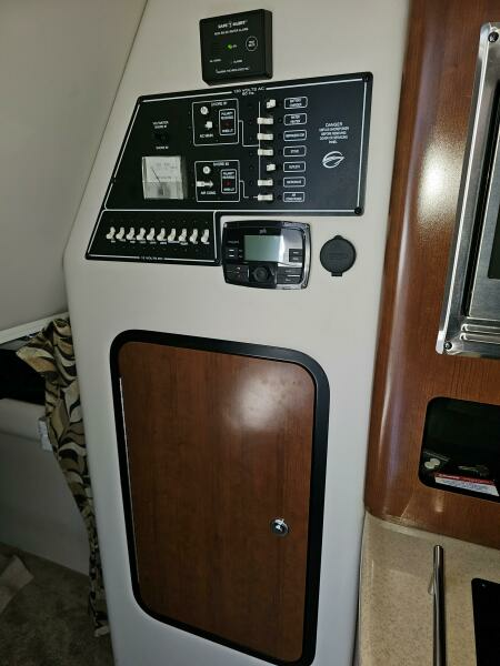 2017 Crownline 264 CR