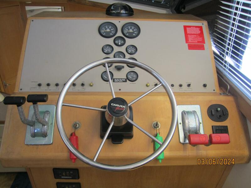 1996 Carver 430