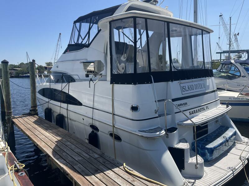 2001 Carver 396 Motor Yacht