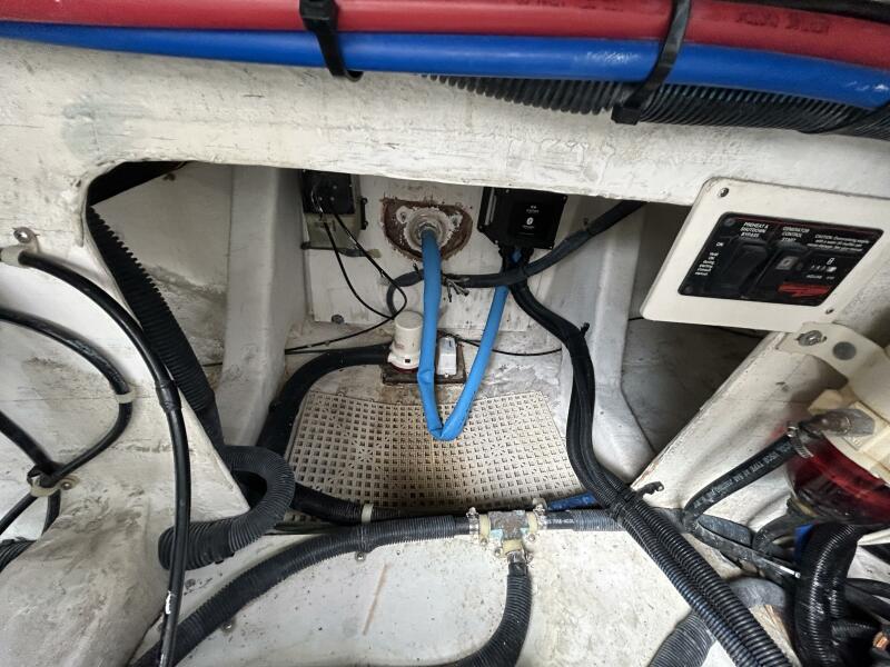 2003 Albin 35 COMMAND BRIDGE