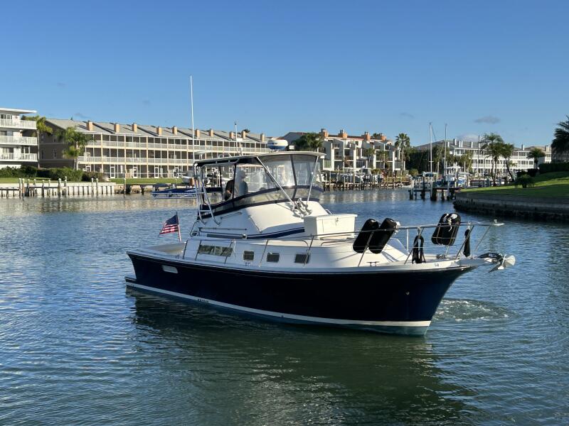 2003 Albin 35 COMMAND BRIDGE