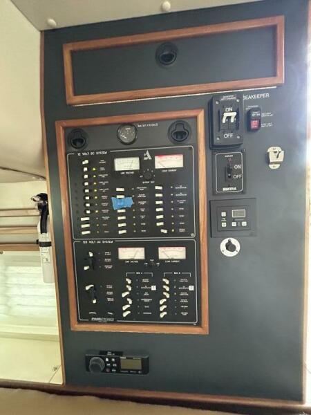 2003 Albin 35 COMMAND BRIDGE