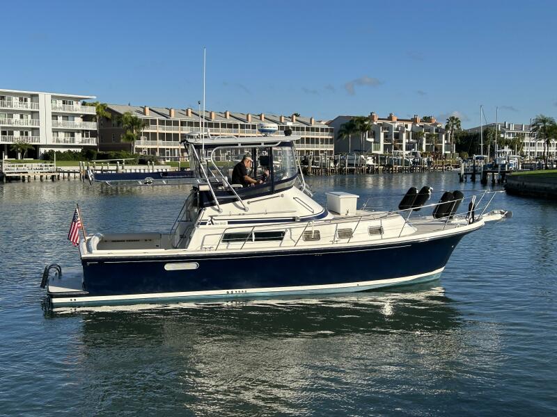 2003 Albin 35 COMMAND BRIDGE