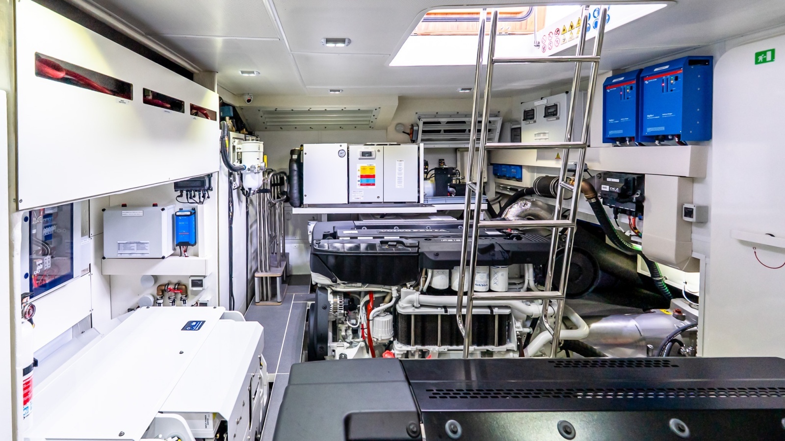 IN STOCK 70ft Absolute Yacht For Sale