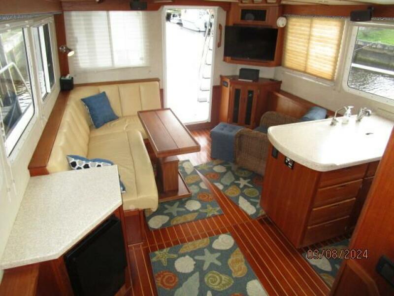 42' Nordic Tug salon aft