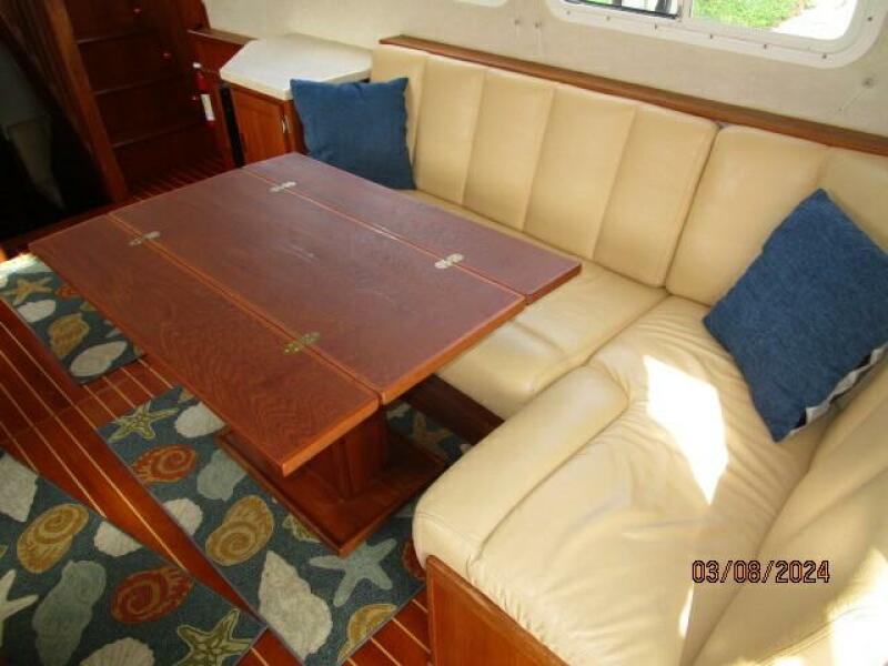 42' Nordic Tug salon table2