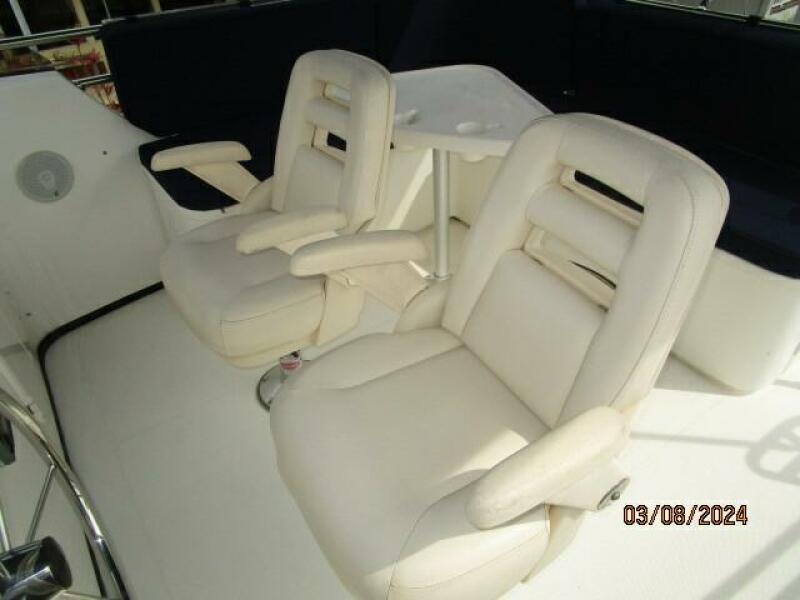 42' Nordic Tug flybridge helmseats
