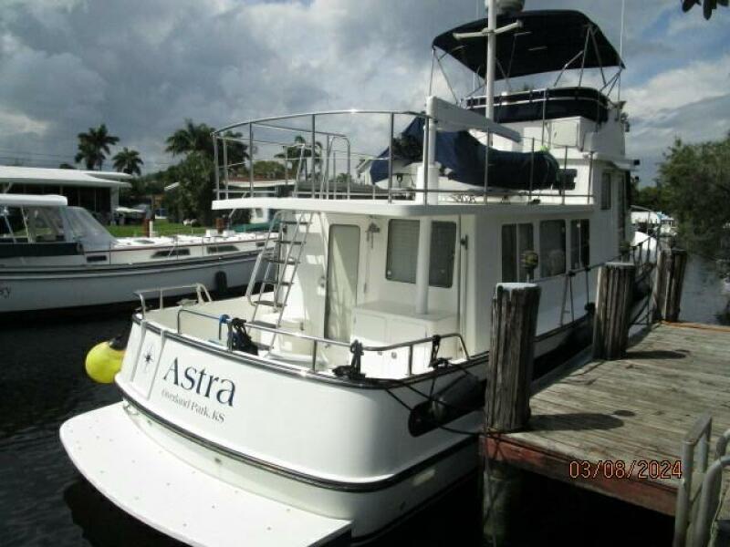 42' Nordic Tug starboard aft profile