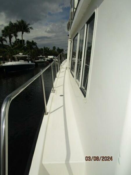 42' Nordic Tug port side deck1