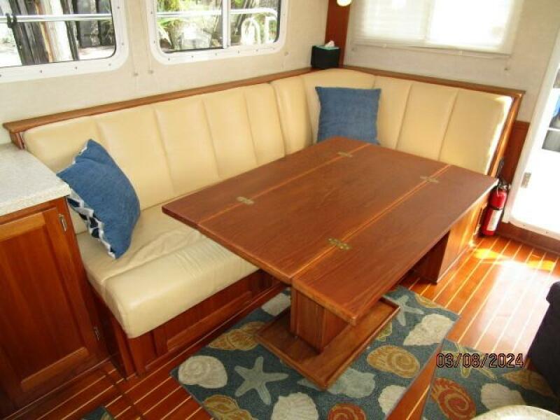 42' Nordic Tug salon table1