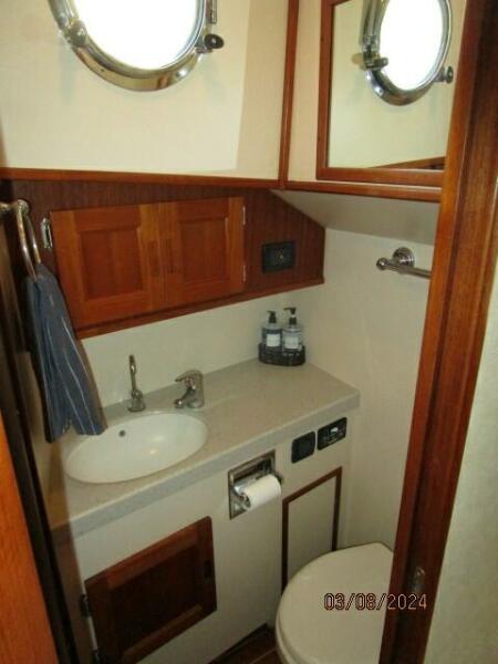 42' Nordic Tug guest head