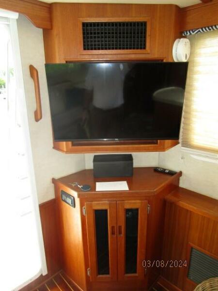 42' Nordic Tug salon port aft