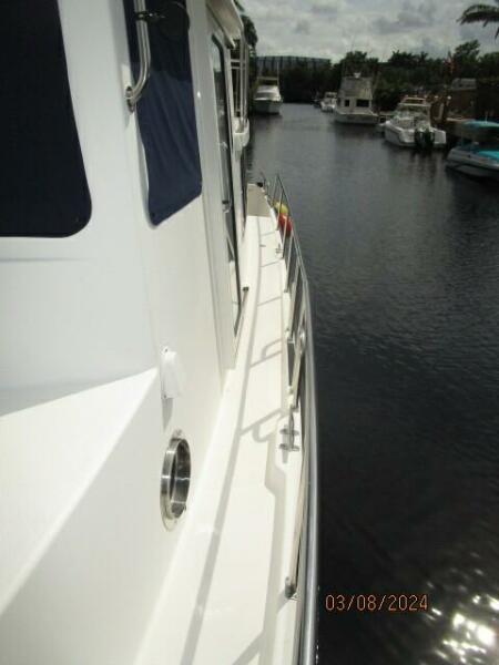 42' Nordic Tug port side deck2