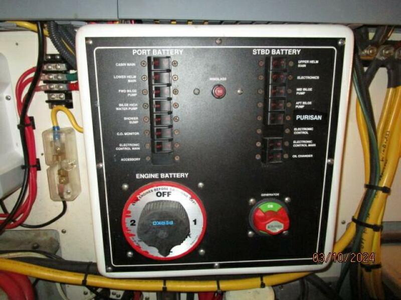 40' Mainship electrical panel3