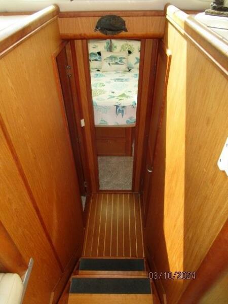 40' Mainship companionway