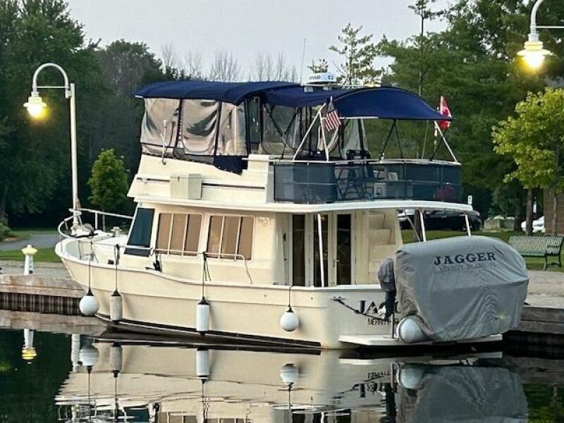 40' Mainship port aft profile2