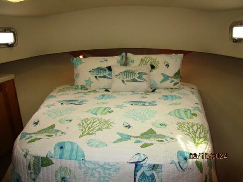40' Mainship master stateroom
