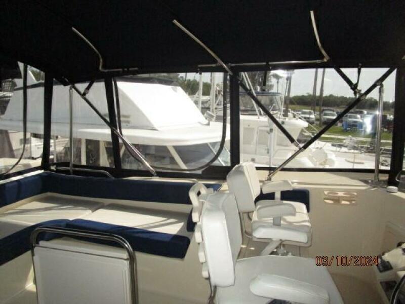 40' Mainship flybridge port