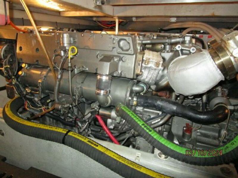 40' Mainship main engine1