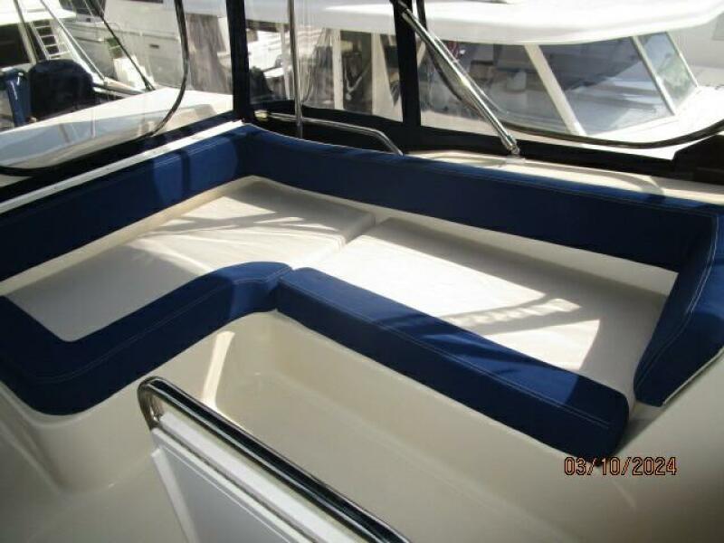 40' Mainship flybridge port seating