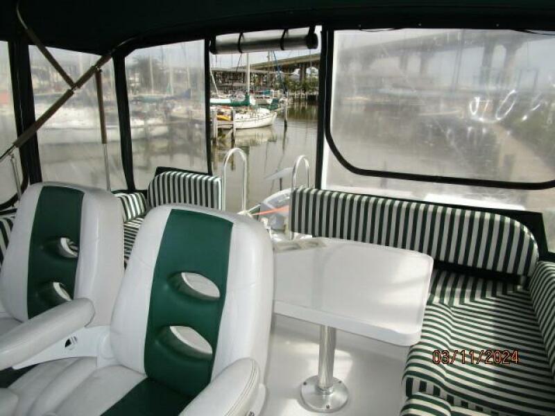 43' mainship flybridge aft
