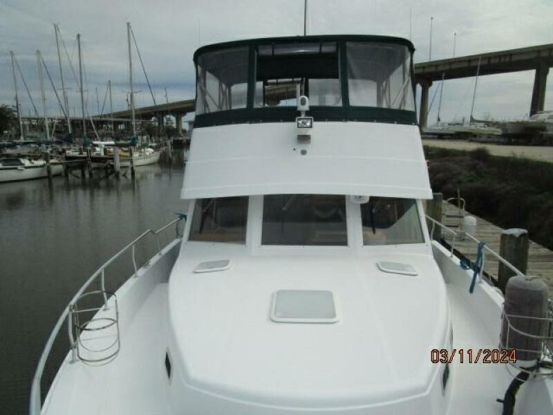 43' Mainship foredeck aft