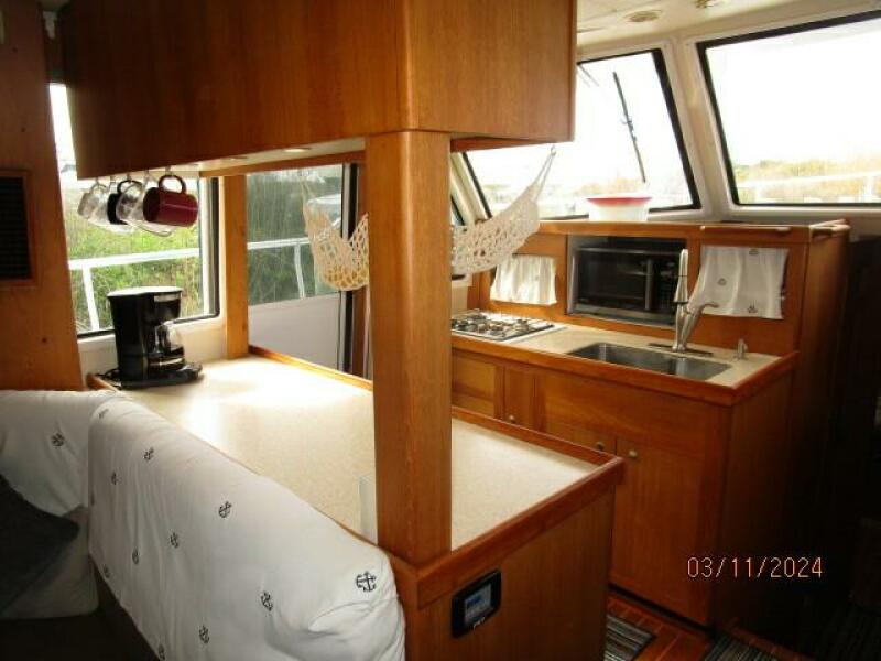 43' Mainship galley1