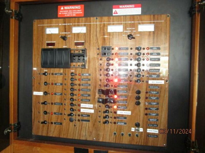 43' Mainship electrical panel