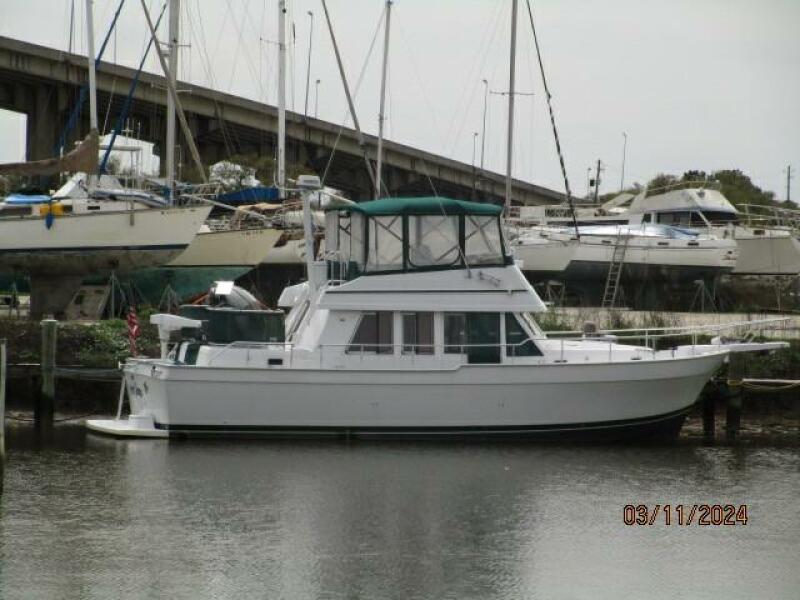 43' Mainship starboard profile
