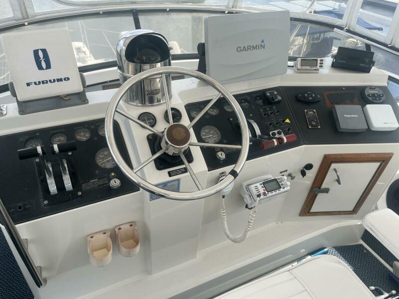 1988 Carver 3807 Aft-Cabin