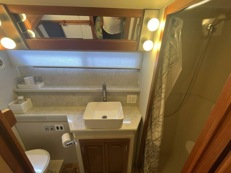 1988 Carver 3807 Aft-Cabin