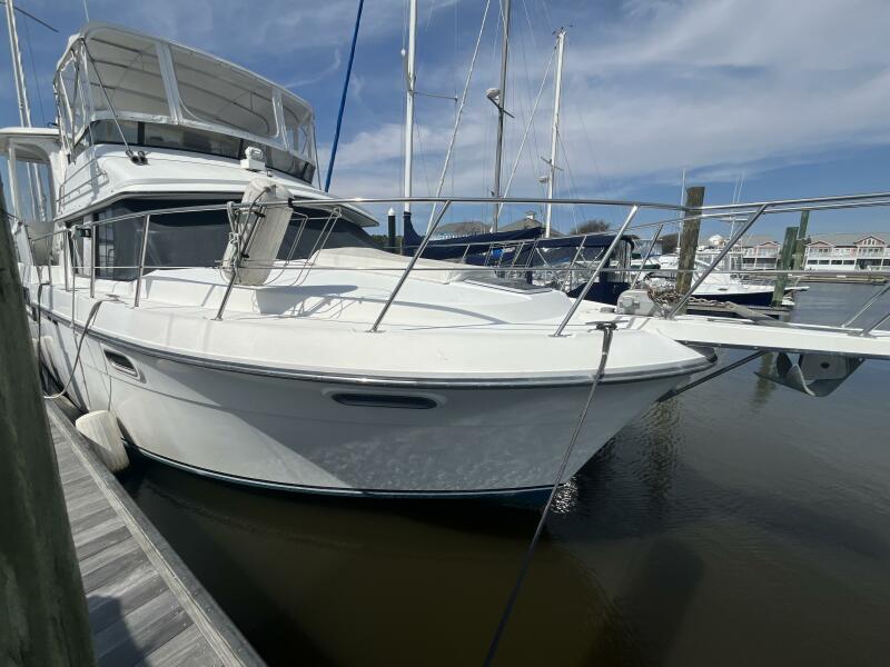 1988 Carver 3807 Aft-Cabin