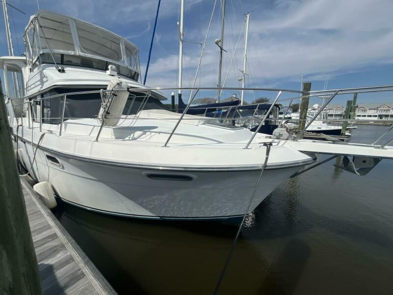 1988 Carver 3807 Aft-Cabin