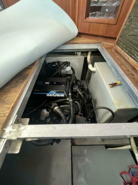 1988 Carver 3807 Aft-Cabin