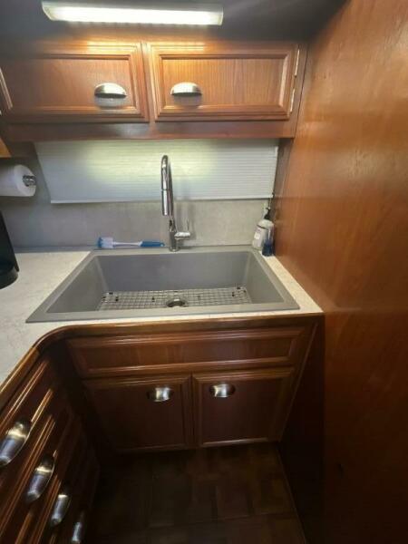 1988 Carver 3807 Aft-Cabin