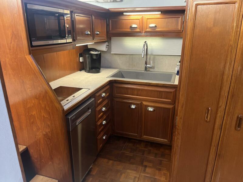 1988 Carver 3807 Aft-Cabin