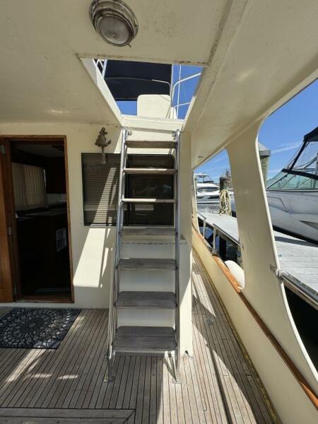 Gypsy aft ladder to flybridge