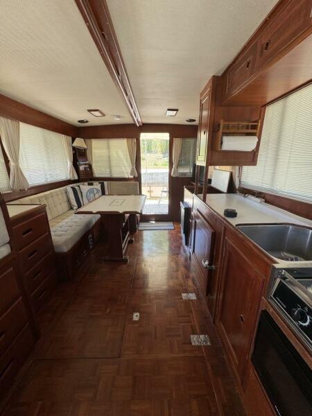 Gypsy salon/galley