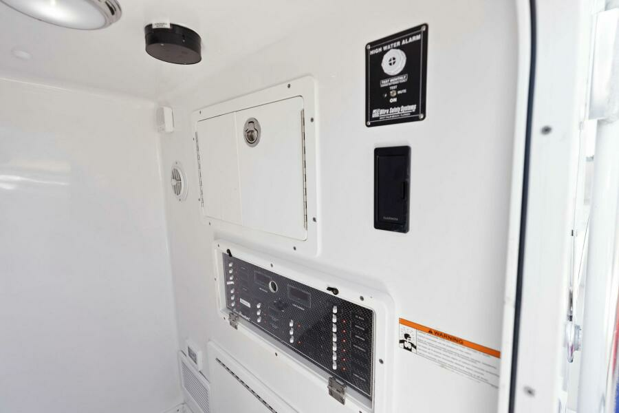 2020 SeaHunter 35 Tournament Head/Electrical