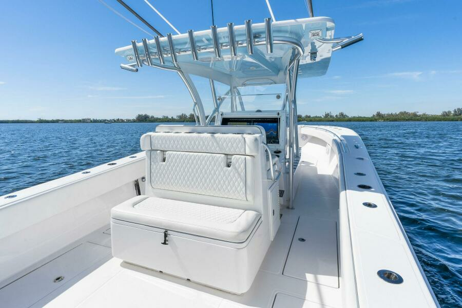 2020 SeaHunter 35 Tournament Cockpit