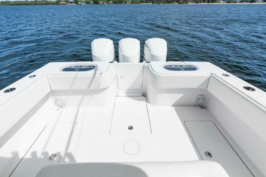 2020 SeaHunter 35 Tournament Cockpit