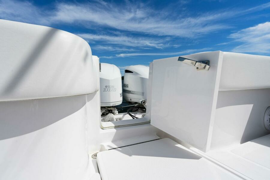 2020 SeaHunter 35 Tournament Cockpit