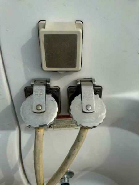 2005 Larson 370 Cabrio