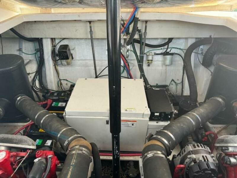 2005 Larson 370 Cabrio