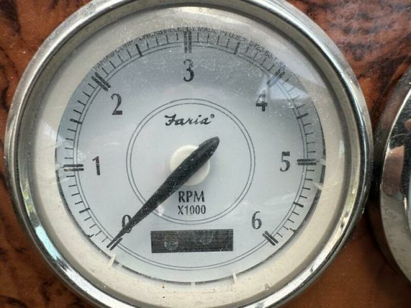 2005 Larson 370 Cabrio