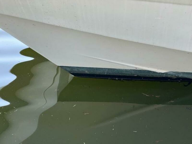 2005 Larson 370 Cabrio