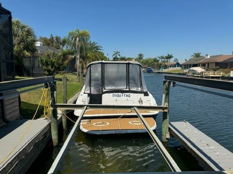 2005 Larson 370 Cabrio