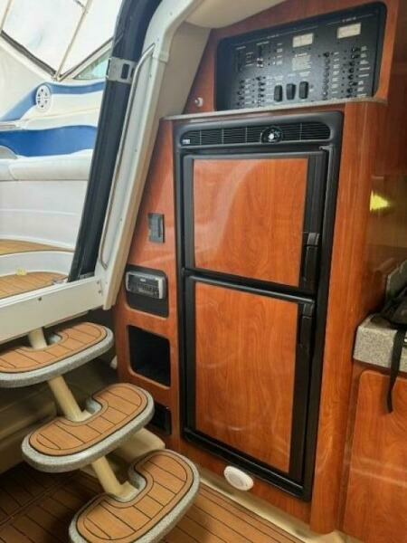 2005 Larson 370 Cabrio