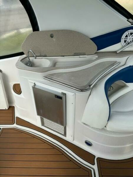 2005 Larson 370 Cabrio